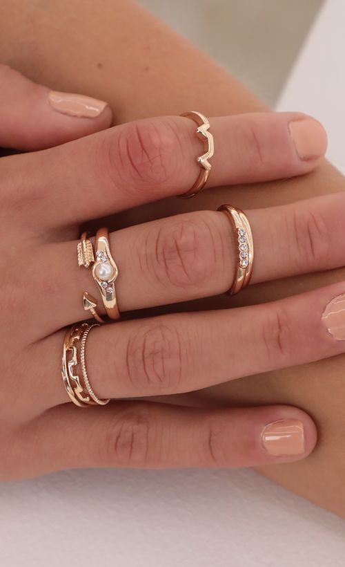 Picture Arrow and Pearl Ring Set in Gold. Source: https://media.lucyinthesky.com/data/May21_2/500xAUTO/AT2A6250.JPG