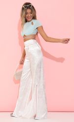 Picture Taria Wide Leg Pants in Floral White. Source: https://media.lucyinthesky.com/data/May22_1/150xAUTO/1V9A8682.JPG