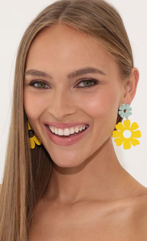 Picture In The Mood To Groove Earring in Blue. Source: https://media.lucyinthesky.com/data/May22_1/500xAUTO/1V9A3185.JPG