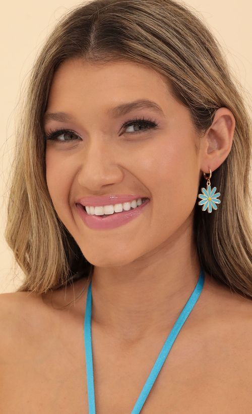 Picture Girl Like Me Earring in Blue. Source: https://media.lucyinthesky.com/data/May22_1/500xAUTO/1V9A7551.JPG