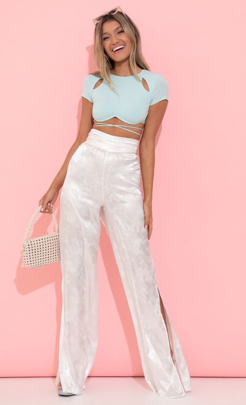 Picture Taria Wide Leg Pants in Floral White. Source: https://media.lucyinthesky.com/data/May22_1/500xAUTO/1V9A8400.JPG