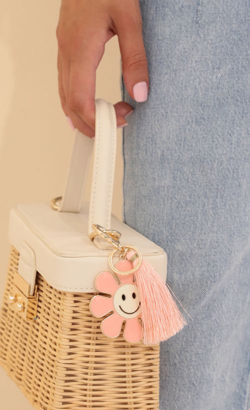 Picture Miles of Smiles Keychain in Pink. Source: https://media.lucyinthesky.com/data/May22_1/500xAUTO/2V9A5201.JPG
