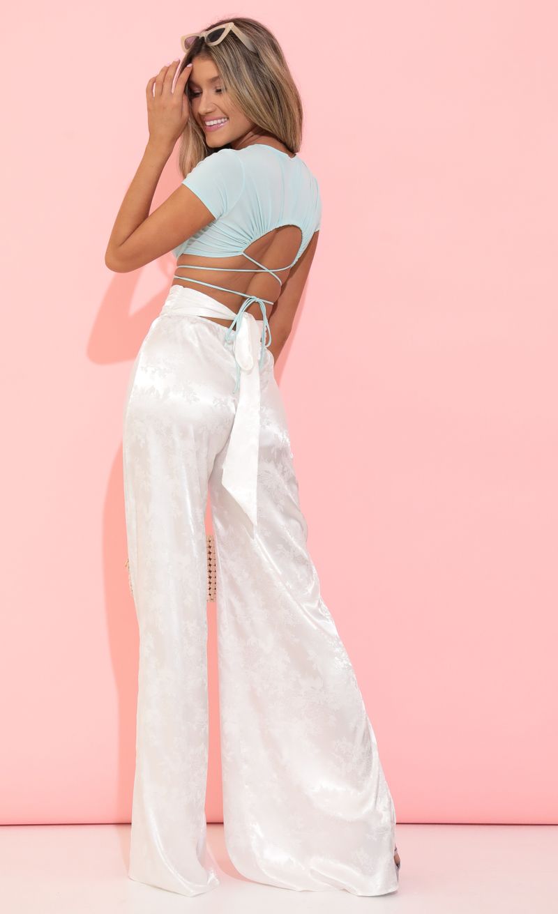 Picture Taria Wide Leg Pants in Floral White. Source: https://media.lucyinthesky.com/data/May22_1/800xAUTO/1V9A8752.JPG