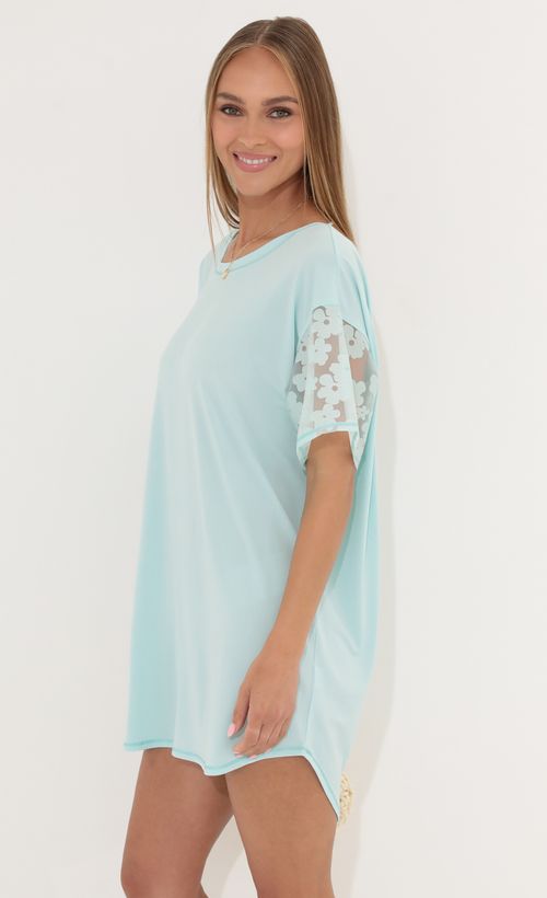 Picture Lessie Shirt Dress in Teal Flowers. Source: https://media.lucyinthesky.com/data/May22_2/500xAUTO/1V9A0594.JPG
