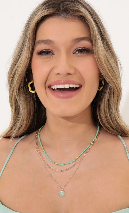 Picture Young Wild and Lucy Necklace in Gold. Source: https://media.lucyinthesky.com/data/May22_2/500xAUTO/1V9A65921.JPG