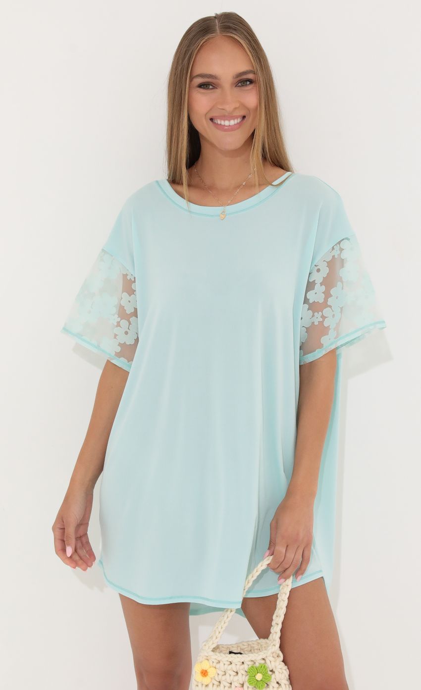 Picture Lessie Shirt Dress in Teal Flowers. Source: https://media.lucyinthesky.com/data/May22_2/850xAUTO/1V9A0578.JPG