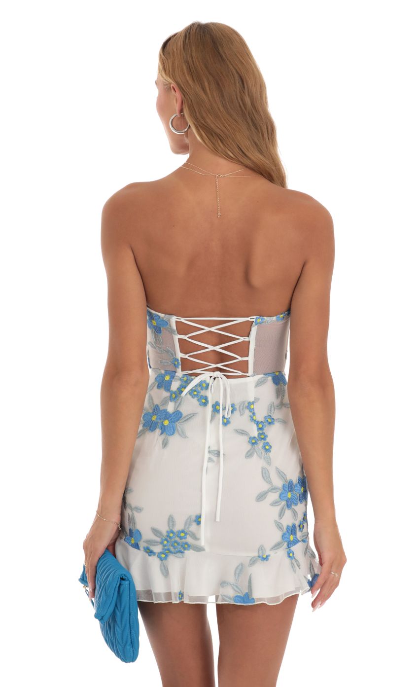 Picture Vinka Mesh Embroidered Corset Strapless Dress in White. Source: https://media.lucyinthesky.com/data/May23/850xAUTO/41c968bc-f067-4ad3-b2b7-35ee92e03d3f.jpg