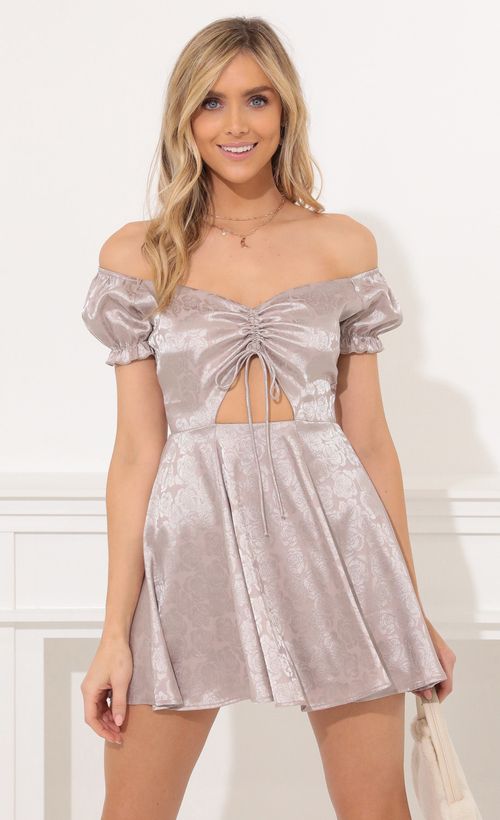 Picture Aida Puff Sleeve Dress in Floral Grey. Source: https://media.lucyinthesky.com/data/Nov21_1/500xAUTO/1V9A3251.JPG