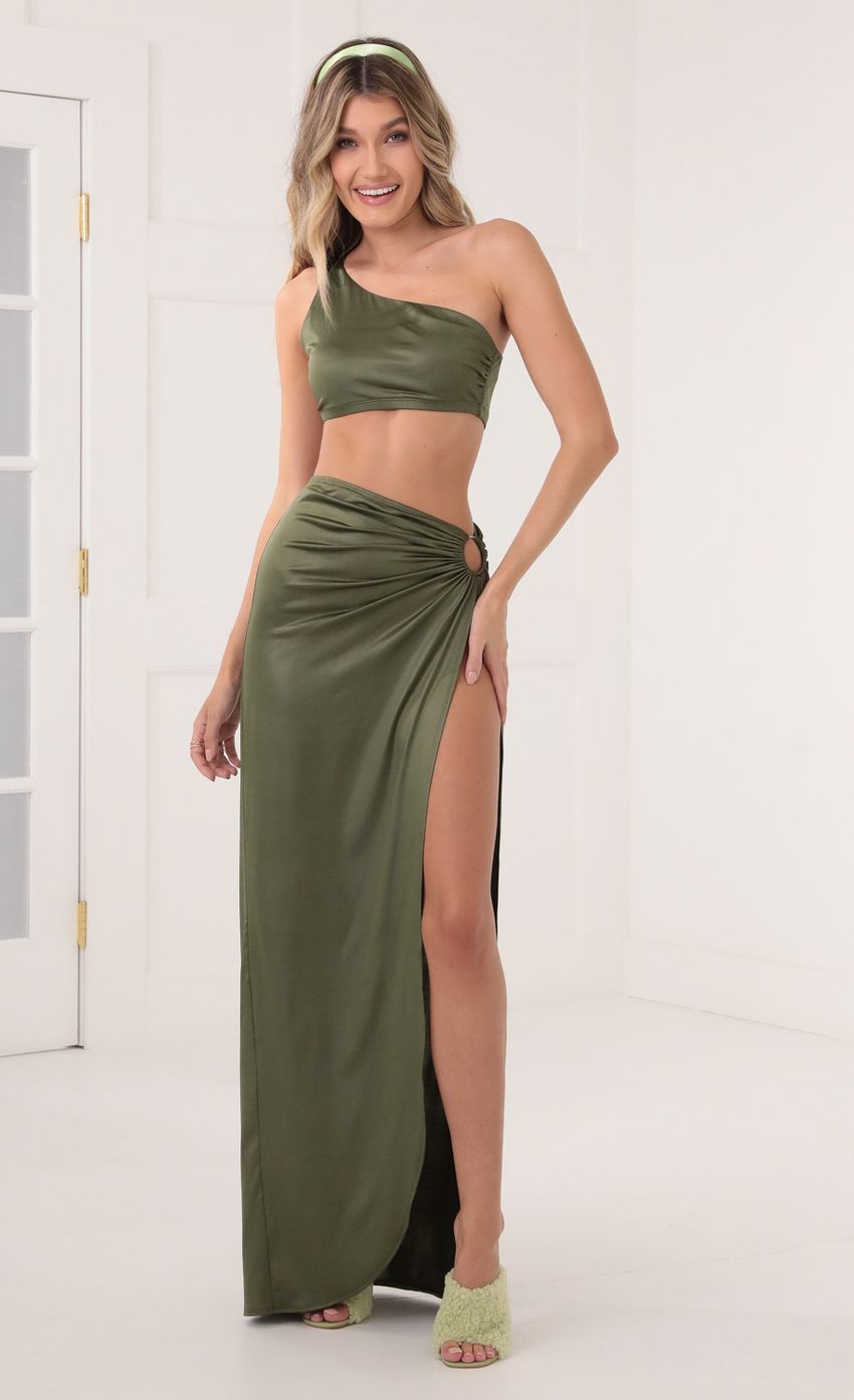 Picture Chrishell Two Piece Set in Green. Source: https://media.lucyinthesky.com/data/Nov21_1/850xAUTO/1V9A0601.JPG
