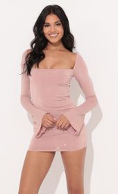 Picture thumb Paola Glitter Belle Sleeve in Coral Pink. Source: https://media.lucyinthesky.com/data/Nov21_2/170xAUTO/1V9A1867.JPG