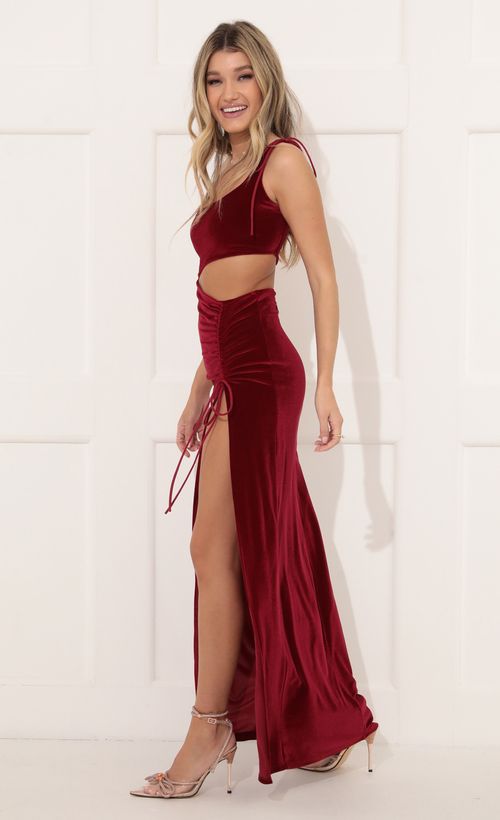 Picture Emmie Maxi Velvet Cutout in Red. Source: https://media.lucyinthesky.com/data/Nov21_2/500xAUTO/1V9A4181.JPG