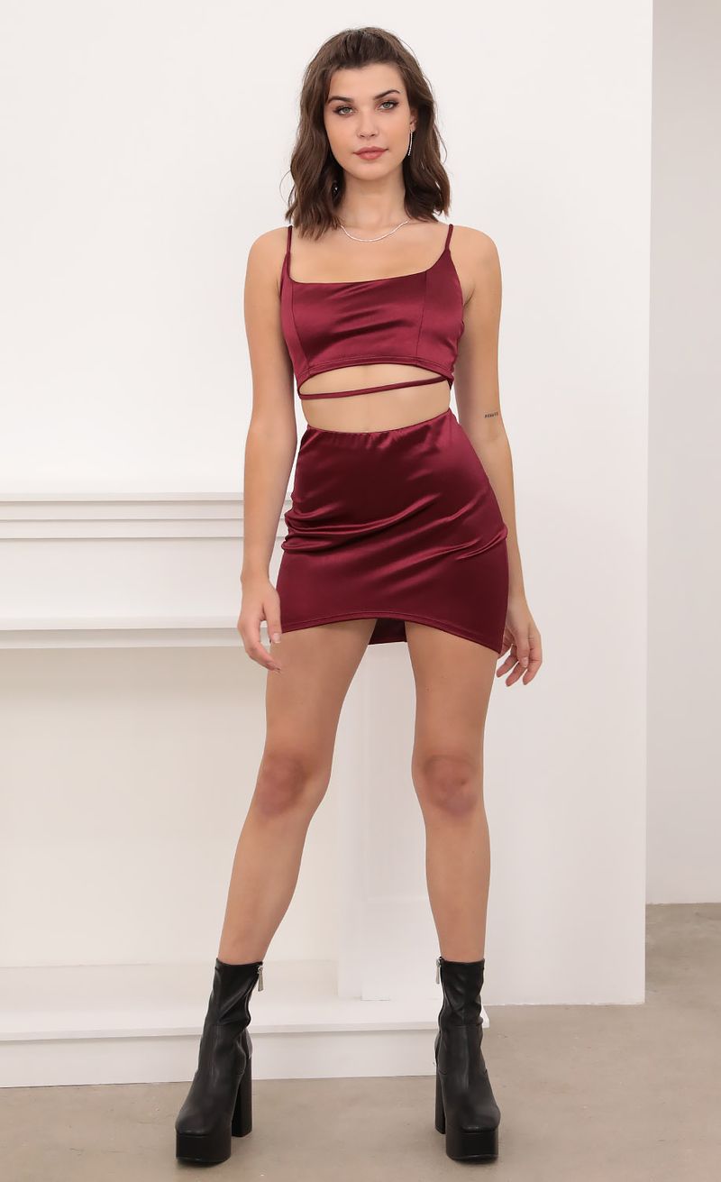 Picture Celeste Satin Edge Set in Burgundy. Source: https://media.lucyinthesky.com/data/Oct20_2/800xAUTO/1V9A5234.JPG