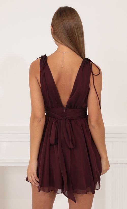Picture Ysabel Chiffon Dress in Burgundy. Source: https://media.lucyinthesky.com/data/Oct21_1/500xAUTO/1V9A3272.JPG