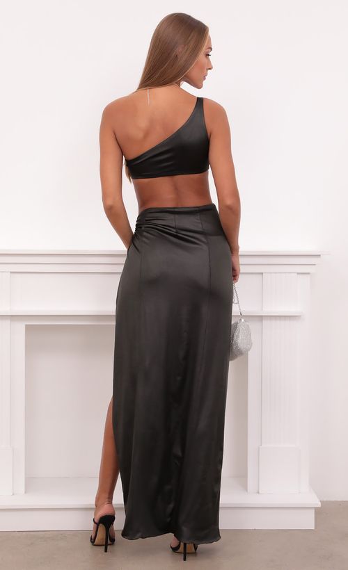 Picture Chrishell Two Piece Set in Black. Source: https://media.lucyinthesky.com/data/Oct21_1/500xAUTO/1V9A4170.JPG