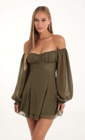 Picture thumb Brilan Gold Striped Off The Shoulder Dress in Green. Source: https://media.lucyinthesky.com/data/Oct22/170xAUTO/9a5d5a7b-fd2d-4b36-a978-8d0008d821fa.jpg