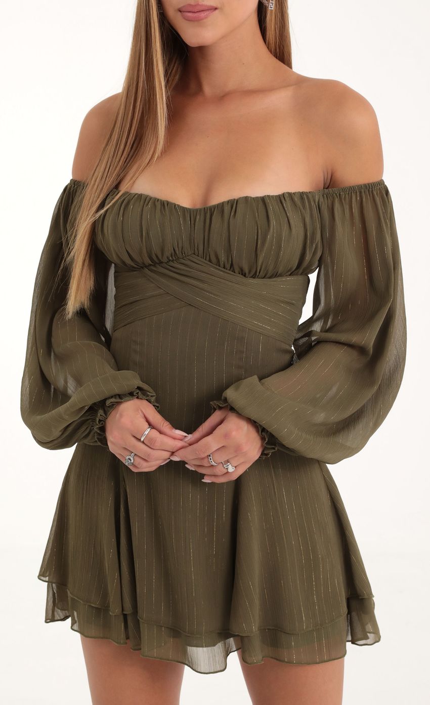Picture Brilan Gold Striped Off The Shoulder Dress in Green. Source: https://media.lucyinthesky.com/data/Oct22/850xAUTO/5f3301c1-0a99-401f-a635-d17ab1bbf918.jpg