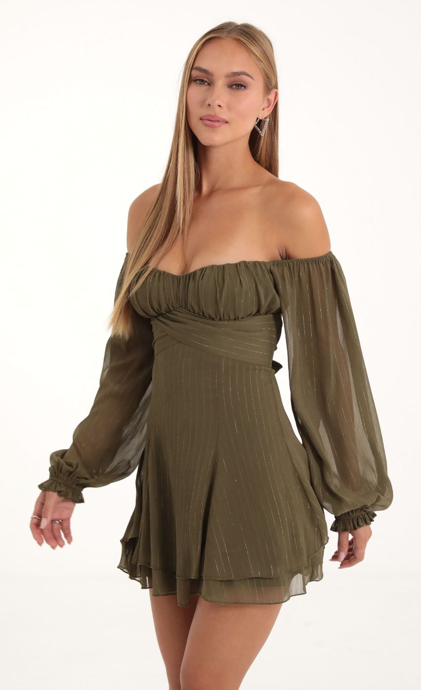Picture Brilan Gold Striped Off The Shoulder Dress in Green. Source: https://media.lucyinthesky.com/data/Oct22/850xAUTO/cf4b3229-e1bb-4b23-a661-515b2c321d03.jpg