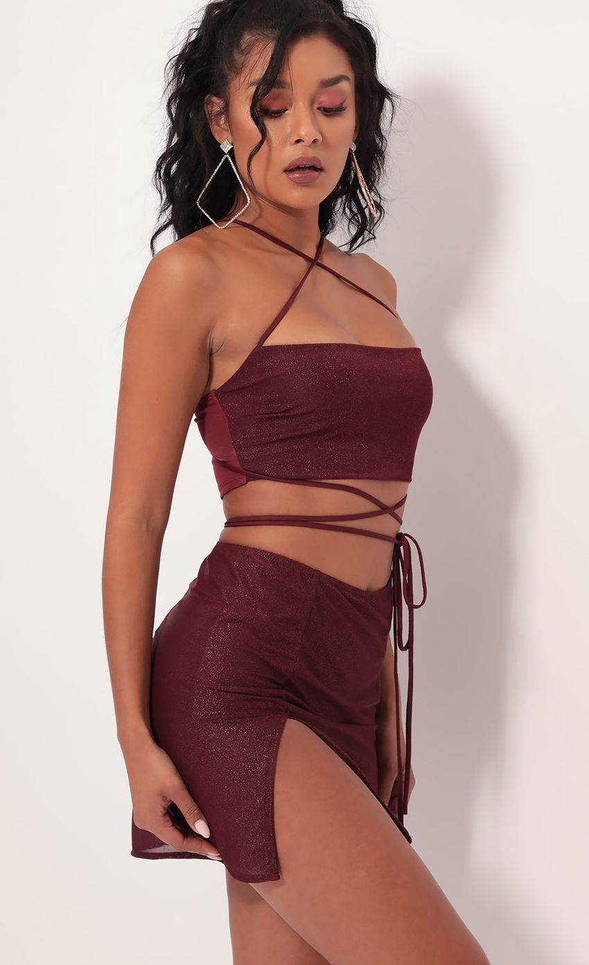 Picture Leslie Shimmer Mesh Set in Burgundy. Source: https://media.lucyinthesky.com/data/Sep19_2/850xAUTO/781A3087.JPG