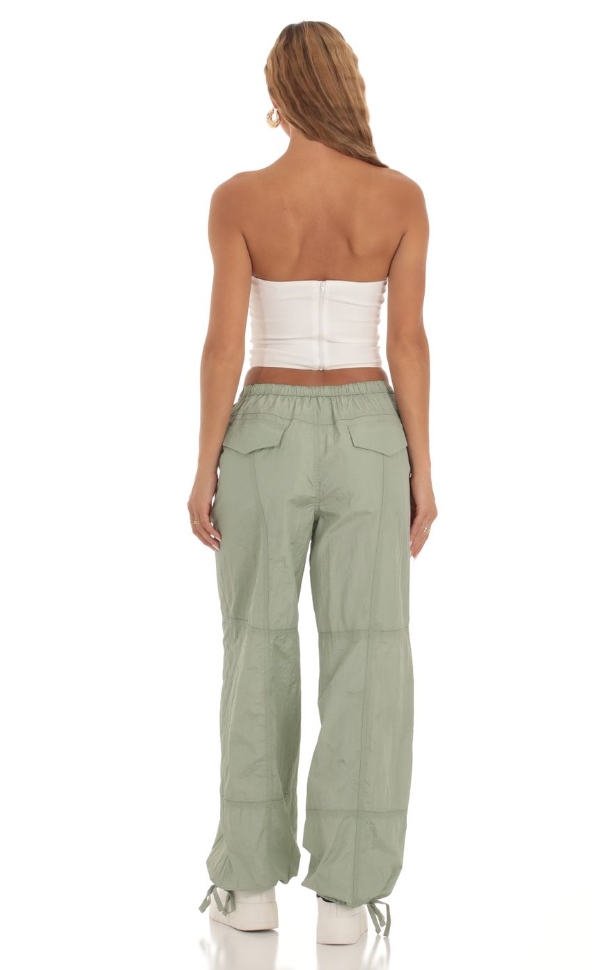 Picture Mackinley Lightweight Pants in Green. Source: https://media.lucyinthesky.com/data/Sep23/850xAUTO/28a72d94-e680-4ea1-aed4-e14c357cf686.jpg